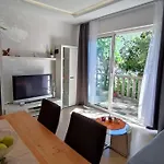 Lozina With Terrace * Podstrana