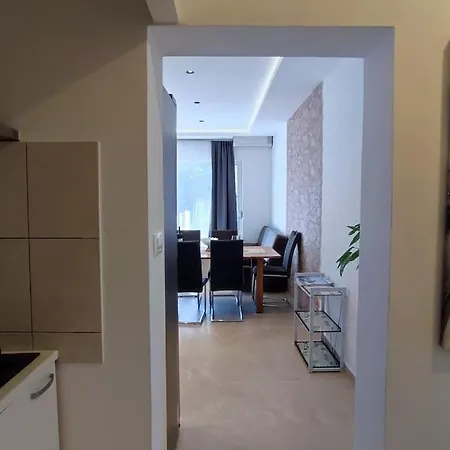 Lozina With Terrace شقة بودْسْتغانا