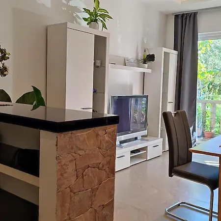 Lozina With Terrace شقة بودْسْتغانا